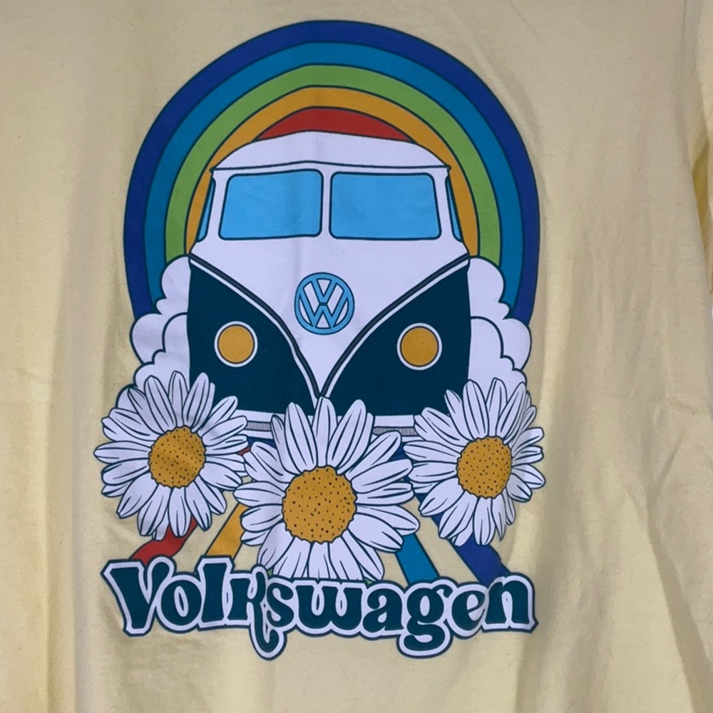 Volkswagen Bus Graphic Tee with Daisies - Size L